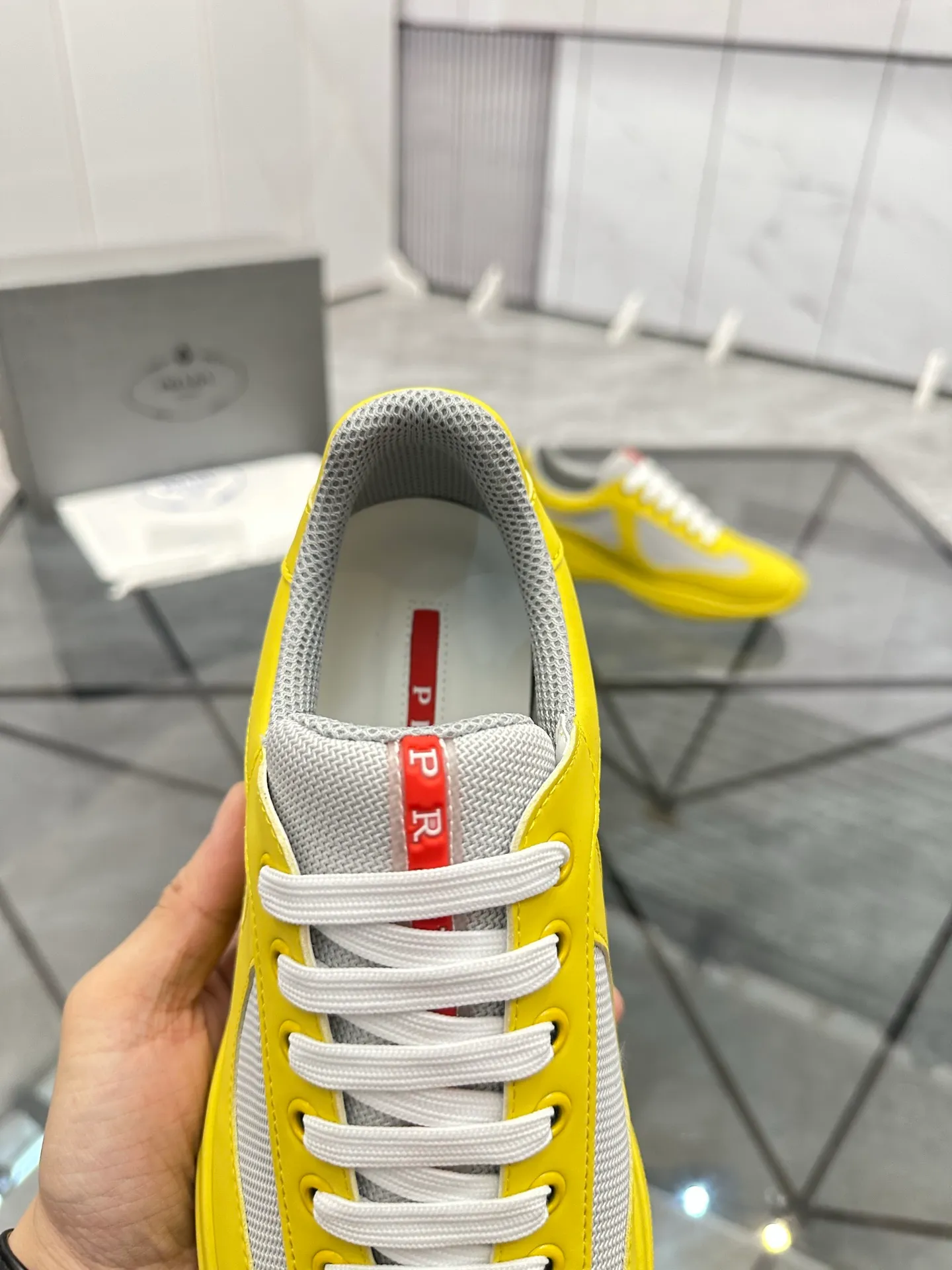 Men's shoes: 💰P360¥ Product trademark: Prada *"Prada*" low-top casual shoes Regular size: 35-47 (can be customized to 48) couple style Product materials: imported silk leather upper, breathable lining, original outsole. Number: 943